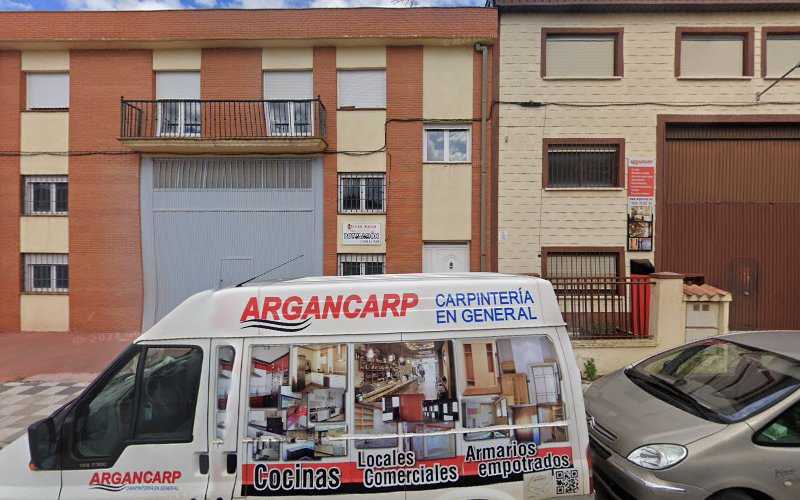 Fotografia tomada fuera de cuenca calle bodegueros - Carpintero en Cuenca, Cuenca
