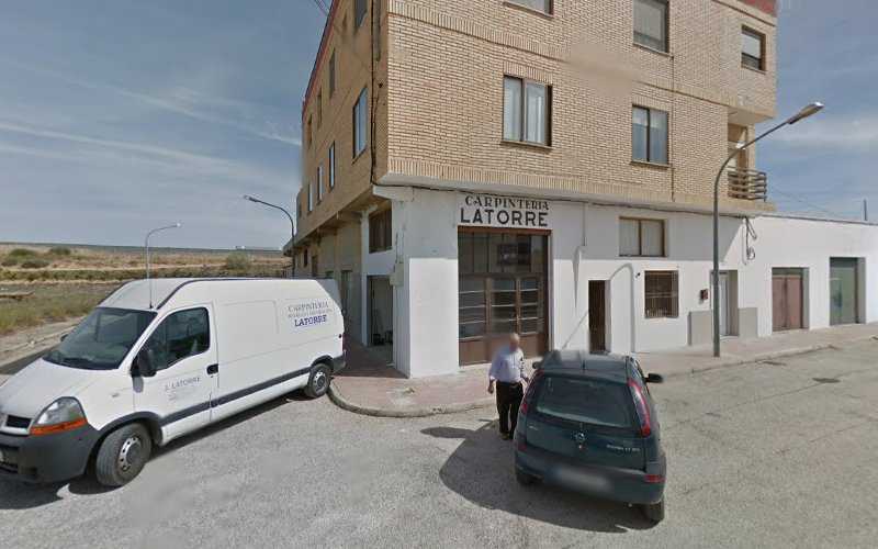 Fotografia tomada fuera de Carpintería Latorre - Carpintería en Utiel, Valencia