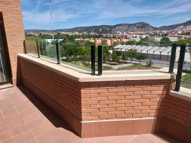 Fotografia tomada fuera de Aluminios J.A.Bascuñan - Carpintería metálica y de aluminio en Cuenca, Cuenca