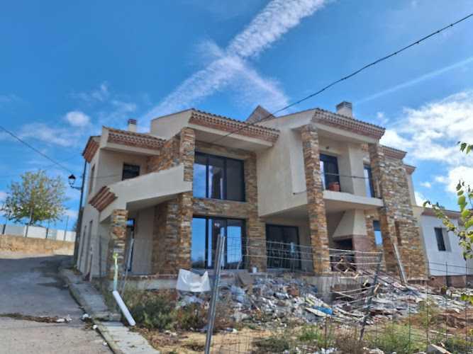 Fotografia tomada fuera de Ventanas Alberto - Carpintería metálica y de aluminio en Minglanilla, Cuenca