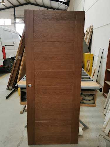 Fotografia tomada fuera de Puertas Peñaranda - Fábrica de puertas en Valera de Abajo, Cuenca