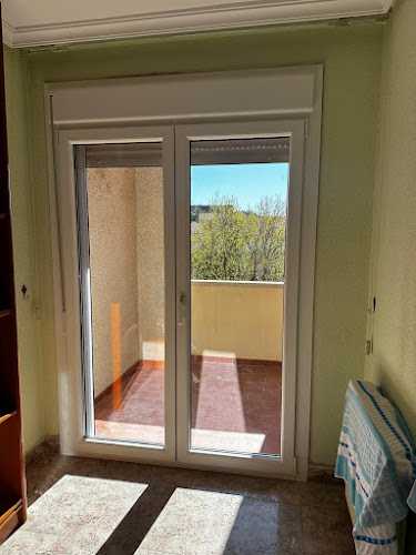 Fotografia tomada fuera de Grupo Carlos - Carpintería metálica y de aluminio en Cuenca, Cuenca