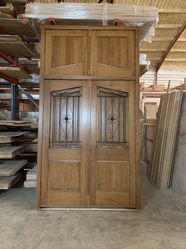 Fotografia tomada fuera de Puertas Baratas - Fábrica de puertas en Valera de Abajo, Cuenca