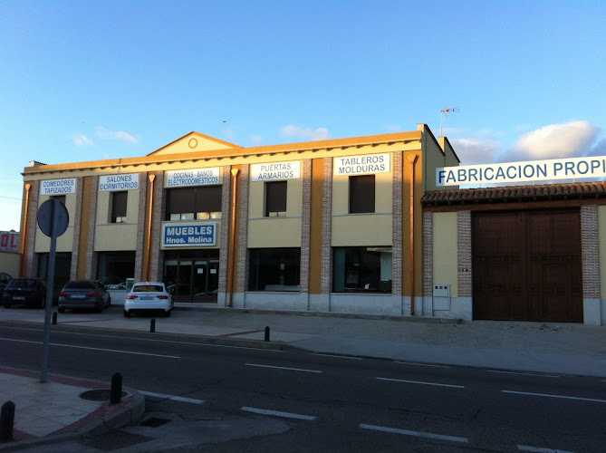 Fotografia tomada fuera de Muebles y Carpintería hnos Molina S.L. - Carpintería en Villa del Prado, Madrid