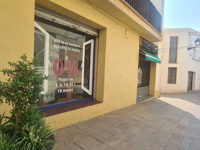 Fotografia tomada fuera de Tancaments Vilassar - Finestra d'alumini en Vilassar de Mar, Barcelona