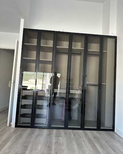 Fotografia tomada fuera de Fusteria pop - Carpintería en Vilanova i la Geltrú, Barcelona