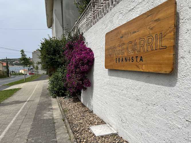 Fotografia tomada fuera de Ebanistería Jorge Carril - Ebanista en Mera, A Coruña