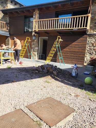 Fotografia tomada fuera de Carpintería Pou - Tienda de armarios en Centelles, Barcelona