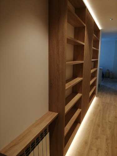 Fotografia tomada fuera de Josep Puigdecanet Homs - Fusteria en Tona, Barcelona