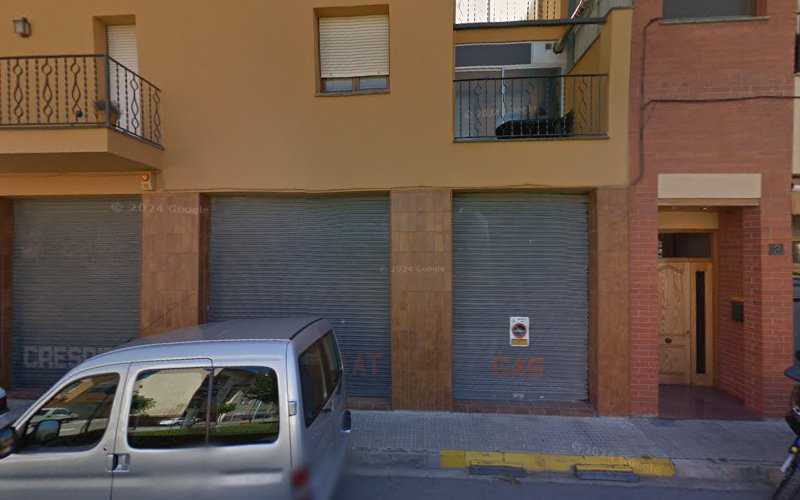 Fotografia tomada fuera de FUSTERIA I MOBLES PADRÓS S.L. - Carpintero en Tona, Barcelona