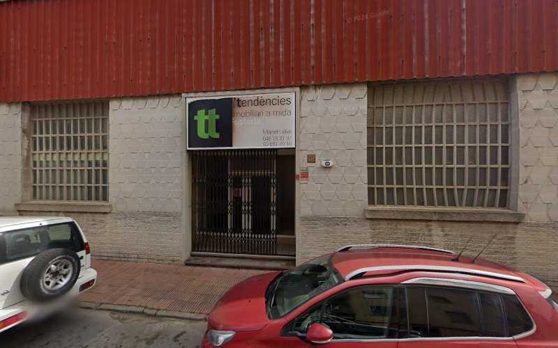 Fotografia tomada fuera de Fusteria TER 97, SL - Carpintería metálica y de aluminio en Manlleu, Barcelona