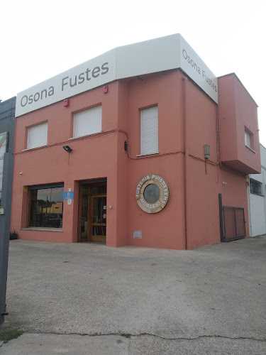 Fotografia tomada fuera de Osona Fustes - Fusteria en Vic, Barcelona