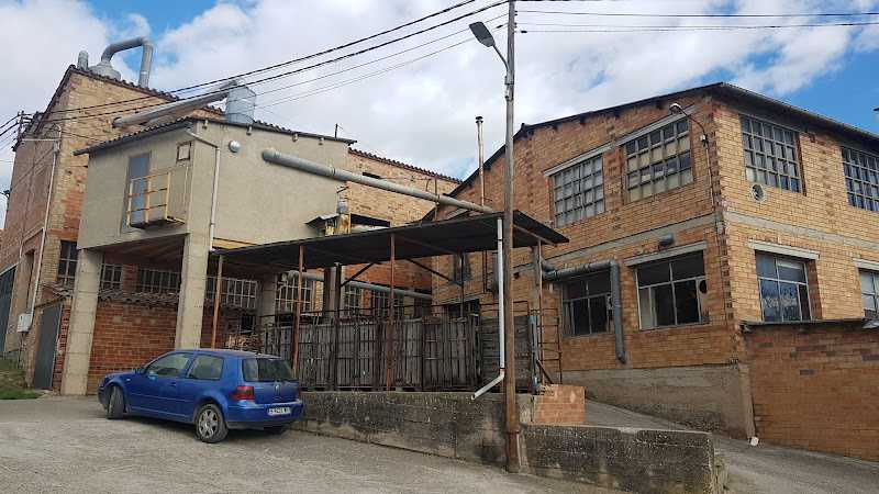 Fotografia tomada fuera de Soler Carbonell S.C.P - Establecimiento de venta de madera en Sant Pere de Torelló, Barcelona