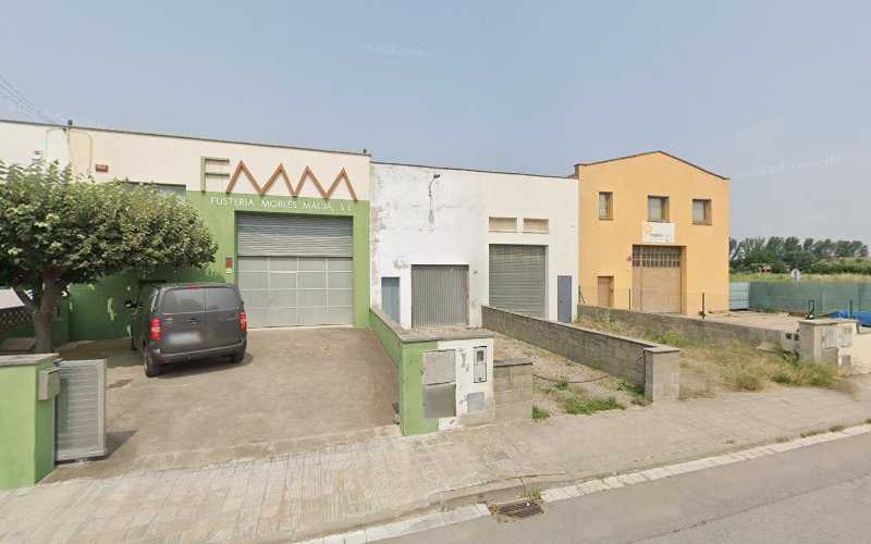 Fotografia tomada fuera de Carpintería Muebles Macià SL - Botiga de mobles en Santa Eugènia de Berga, Barcelona