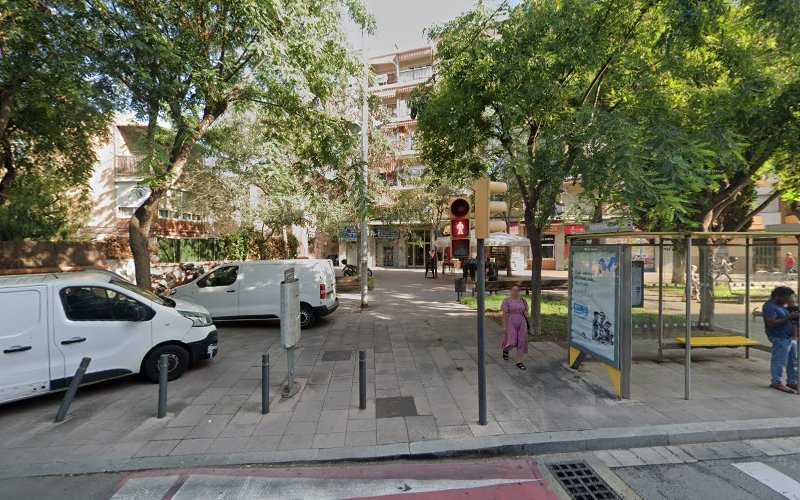 Fotografia tomada fuera de Metal Masa - Carpintería metálica y de aluminio en Sant Just Desvern, Barcelona