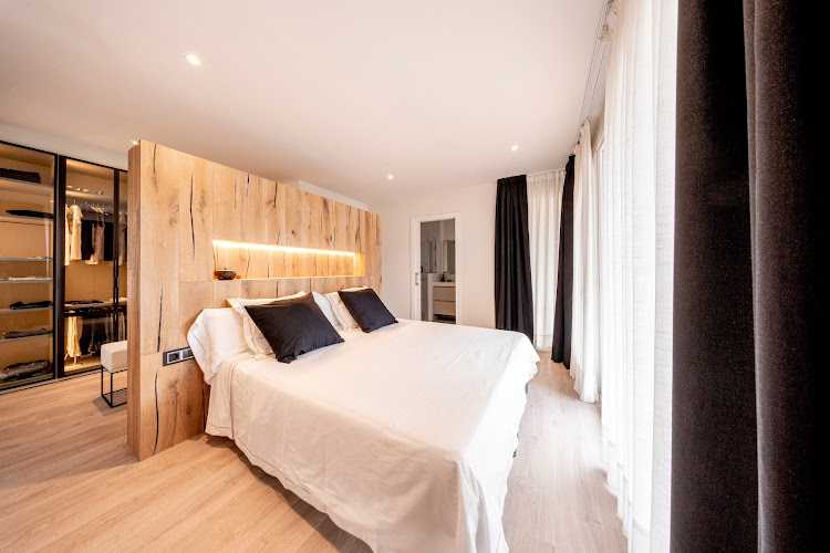 Fotografia tomada fuera de Amidateva.com - Fabricant de mobles en Vic, Barcelona