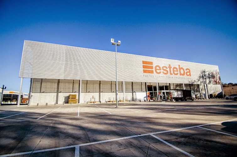 Fotografia tomada fuera de Esteba Fusta i Ferreteria - Fusteria en Vic, Barcelona