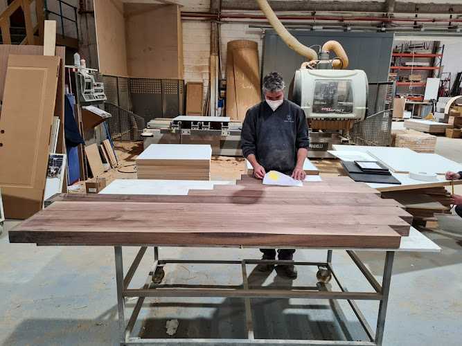 Fotografia tomada fuera de Natural Wood S.L. | Muebles a medida en Zaragoza - Fábrica de muebles en La Puebla de Alfindén, Zaragoza