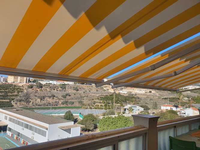 Fotografia tomada fuera de Aluminio Pvc Y Toldos El Canario - Carpintería metálica y de aluminio en Velilla-Taramay, Granada