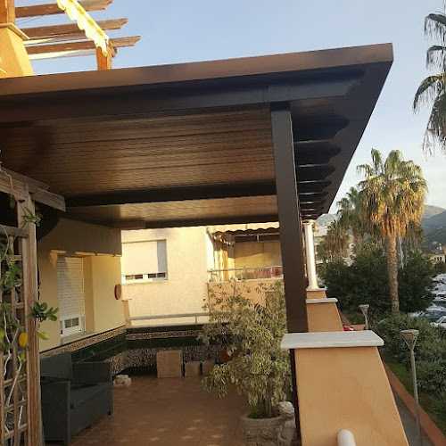 Fotografia tomada fuera de Hijos De Fernando Cervilla - Carpintería metálica y de aluminio en Almuñécar, Granada