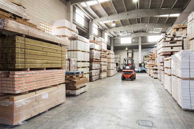 Fotografia tomada fuera de Sant Just Parquets - Establecimiento de venta de madera en Sant Just Desvern, Barcelona