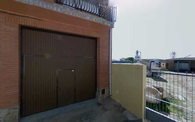 Fotografia tomada fuera de La Buena Estrella - Fábrica de puertas en Valera de Abajo, Cuenca