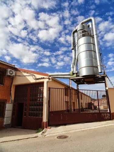 Fotografia tomada fuera de Artes Robles S.L. - Fábrica de puertas en Valera de Abajo, Cuenca
