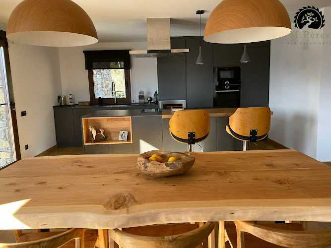 Fotografia tomada fuera de Carpinteria M.Perez - Carpintero en Cornellà de Llobregat, Barcelona