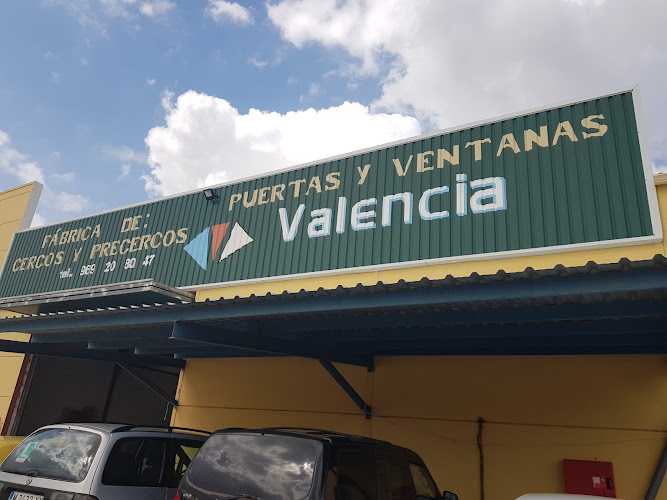 Fotografia tomada fuera de Puertas Y Ventanas Valencia - Establecimiento de venta de madera en Valera de Abajo, Cuenca
