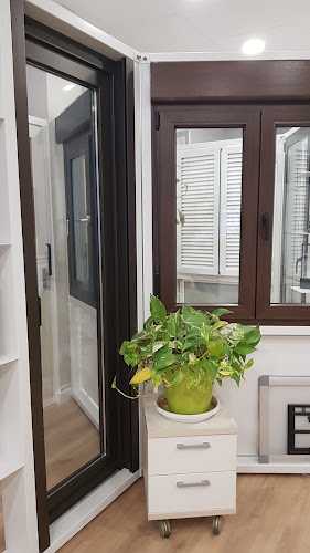 Fotografia tomada fuera de Art Finestres i Sostres S.L - Carpintería en Valencia, Valencia