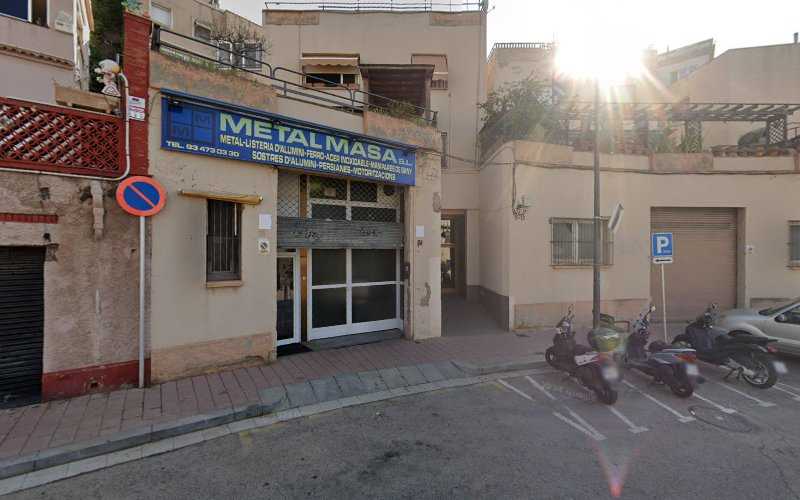 Fotografia tomada fuera de Metal Masa - Fábrica en Sant Just Desvern, Barcelona