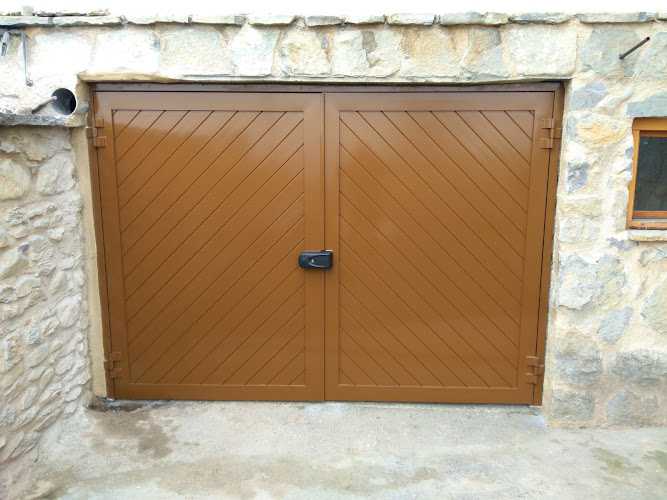 Fotografia tomada fuera de Puertas automáticas ALMAN- reparaciones y motorizaciones - Garage door supplier en Ugao-Miraballes, Vizcaya