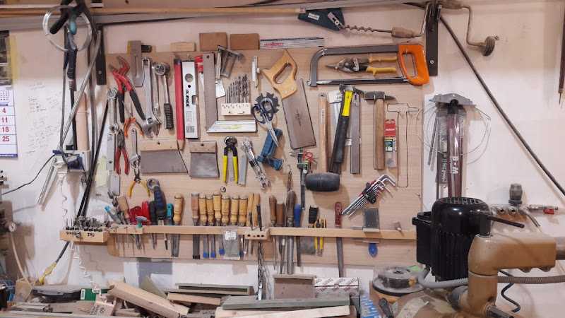 Fotografia tomada fuera de Fusteria Cayuela - Carpintero en Lleida, Lérida