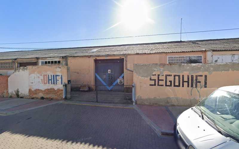 Fotografia tomada fuera de Muebles Muñoz Ebanistería - Tienda de muebles en Segovia, Segovia