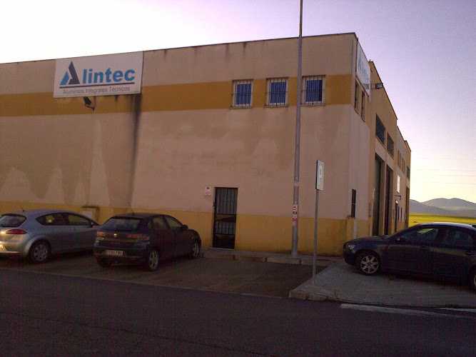 Fotografia tomada fuera de ALUMINIOS INTEGRALES TECNICOS S.L. - Carpintería metálica y de aluminio en Villamartin, Cádiz