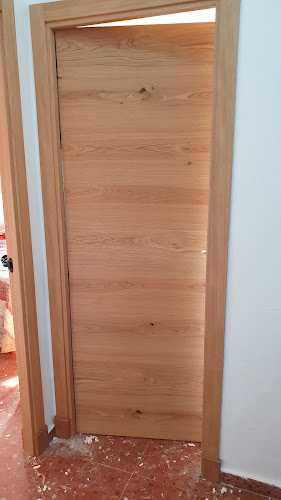 Fotografia tomada fuera de Maderas Sánchez e Hijos - Establecimiento de venta de madera en Puerto Real, Cádiz