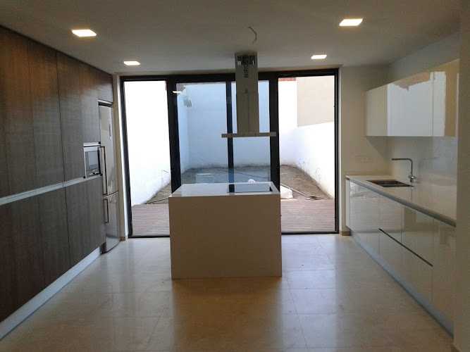 Fotografia tomada fuera de Carpintería Cabrera - Carpintería en Sant Feliu de Llobregat, Barcelona