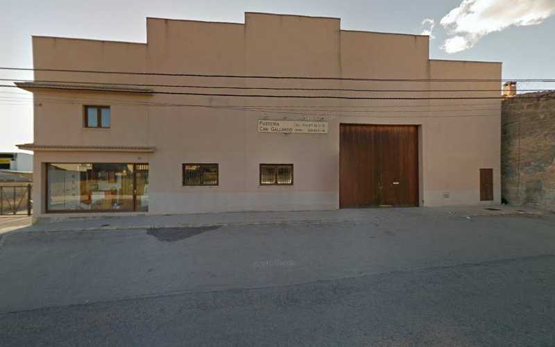 Fotografia tomada fuera de Fusteria Can Gallardo - Tienda de armarios en Santa Margalida, Baleares