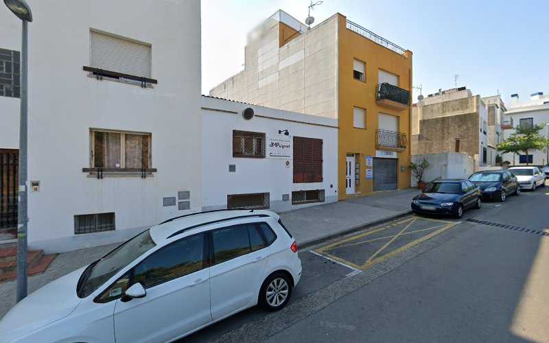 Fotografia tomada fuera de Carpintería Puigvert - Botiga d'armaris en Sant Pol de Mar, Barcelona