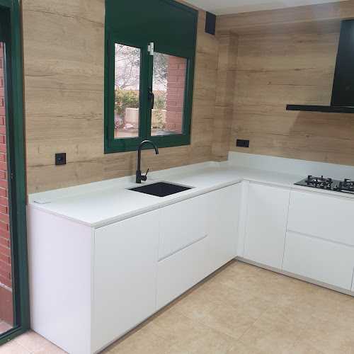 Fotografia tomada fuera de Fusteria i Decoració Vilofust S.L - Carpintería en Pineda de Mar, Barcelona