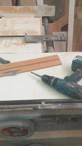 Fotografia tomada fuera de Carpentero montaje moubles - Carpintero en Canet de Mar, Barcelona