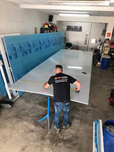 Fotografia tomada fuera de D-ALU ALUMINIS - Metal·listeria en Pineda de Mar, Barcelona