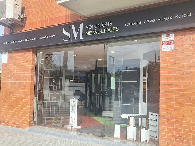 Fotografia tomada fuera de Solucions metàl·liques Maresme - Metal·listeria en Pineda de Mar, Barcelona