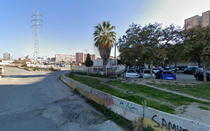 Fotografia tomada fuera de Barnizados y Lacados Manuel Montiel e hijos - Carpintero en Esplugues de Llobregat, Barcelona