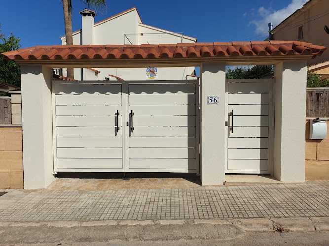 Fotografia tomada fuera de Carpinteria Metalica MM - Carpintería en Santa Ponça, Baleares