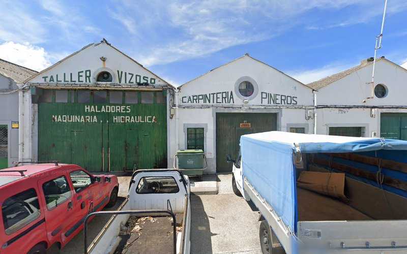 Fotografia tomada fuera de Carpintería Naval Pineros - Carpintería en Burela, Lugo