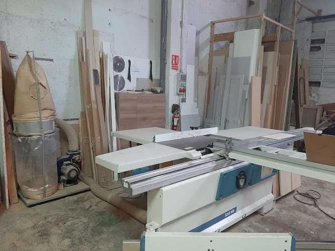 Fotografia tomada fuera de Jonas Carpinteros - Carpintería en Cornellà de Llobregat, Barcelona