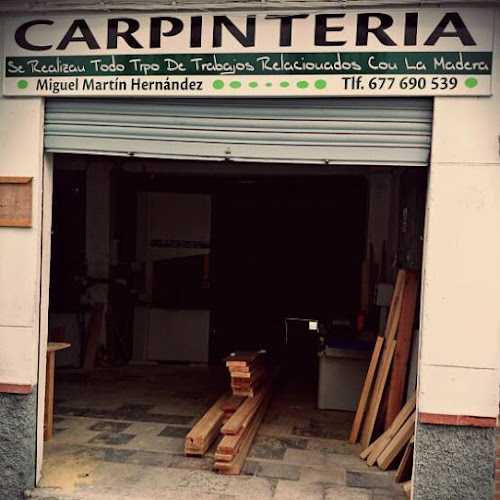 Fotografia tomada fuera de Carpintería Miguel Martín - Carpintería en Salobreña, Granada