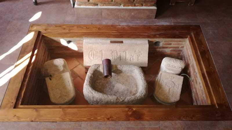 Fotografia tomada fuera de Carpintería Artesana de madera Antonio Domínguez Aparicio - Carpintería en Brozas, Cáceres