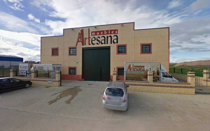 Fotografia tomada fuera de Muebles Artesana - Fábrica de muebles en Brozas, Cáceres